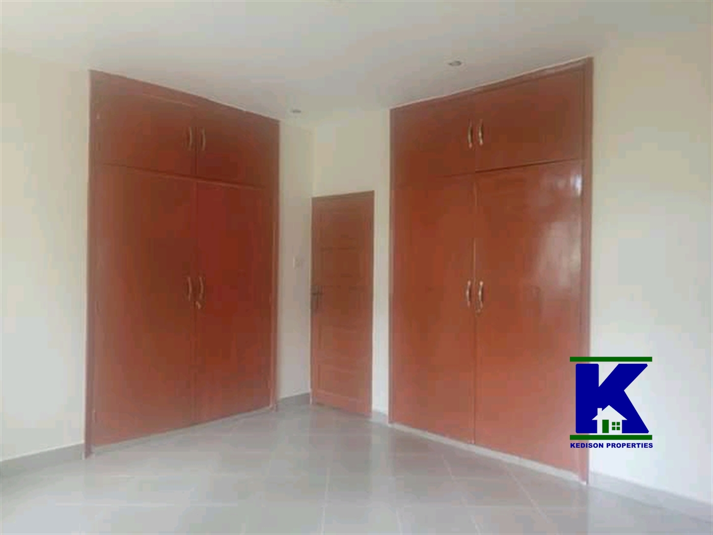 Bungalow for rent in Bugoloobi Kampala