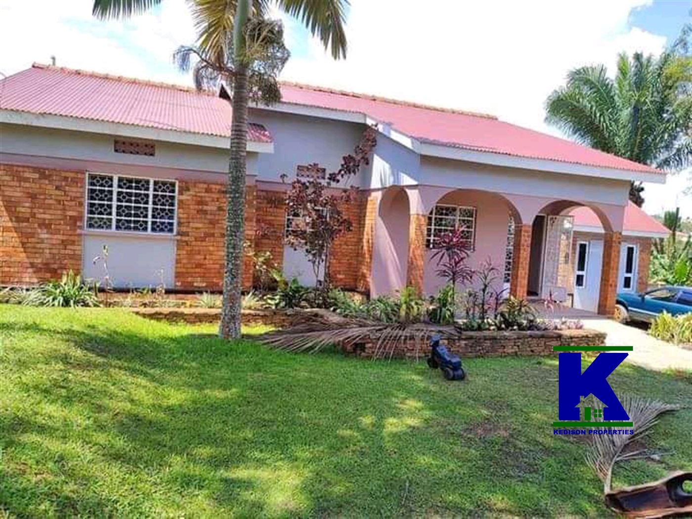 Semi Detached for rent in Kyambogo Kampala