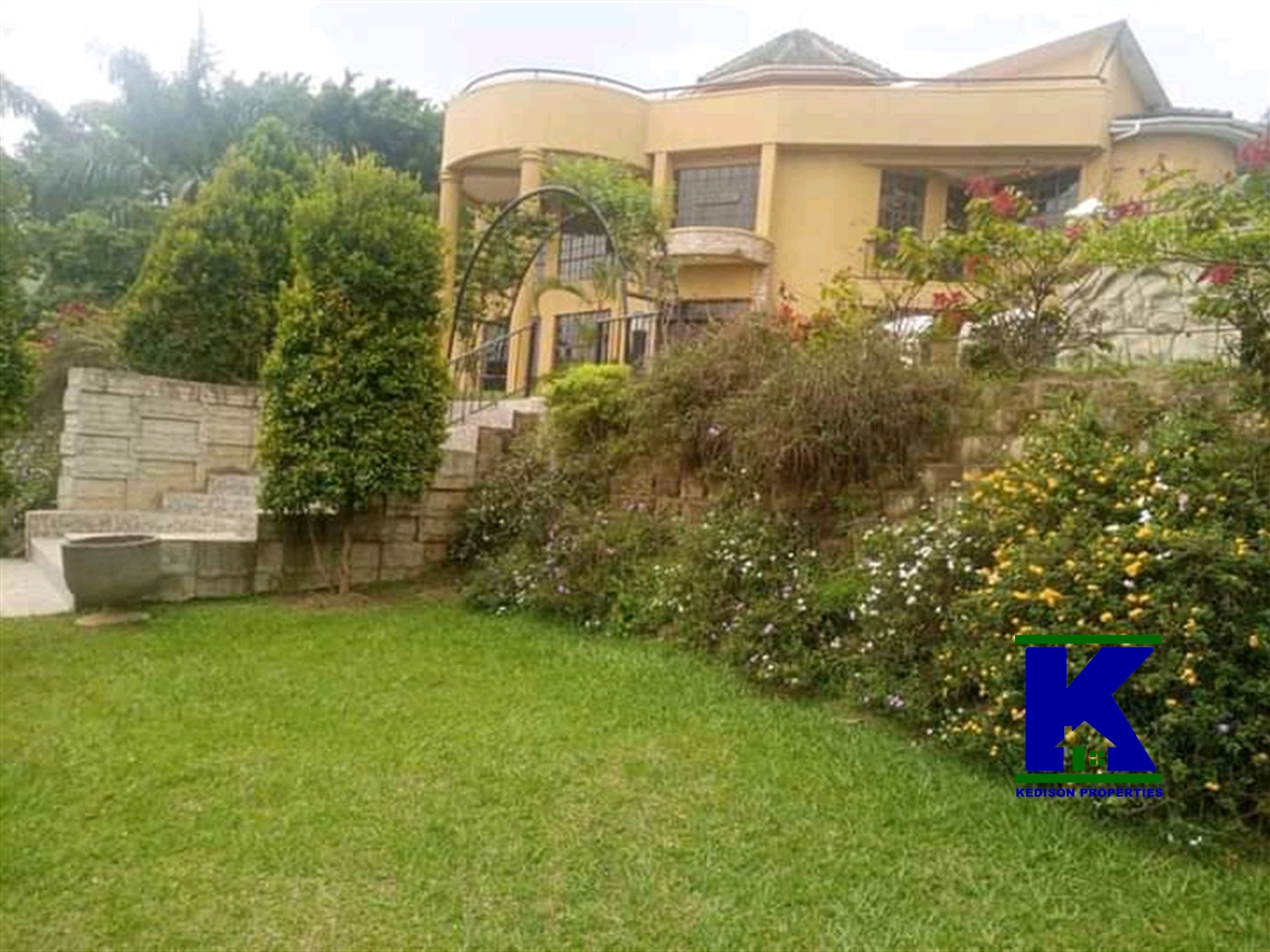 Bungalow for rent in Mutungo Kampala