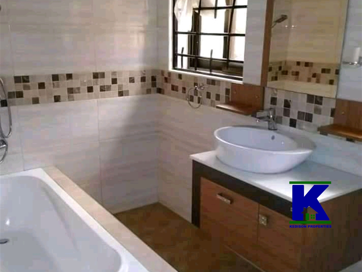 Storeyed house for rent in Bugoloobi Kampala