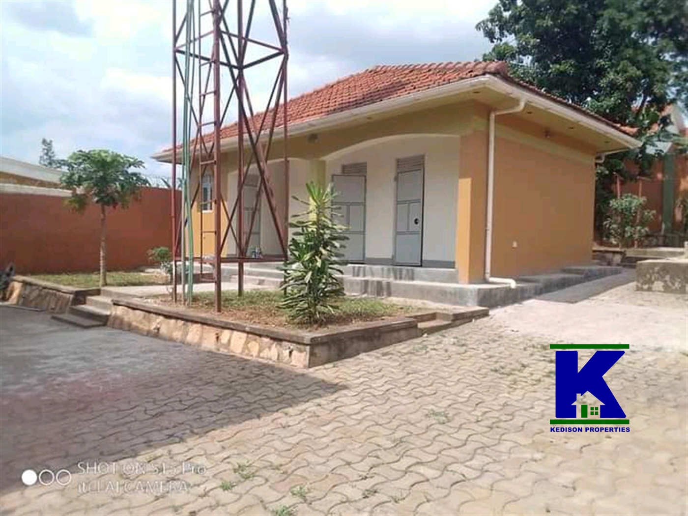 Storeyed house for rent in Bugoloobi Kampala