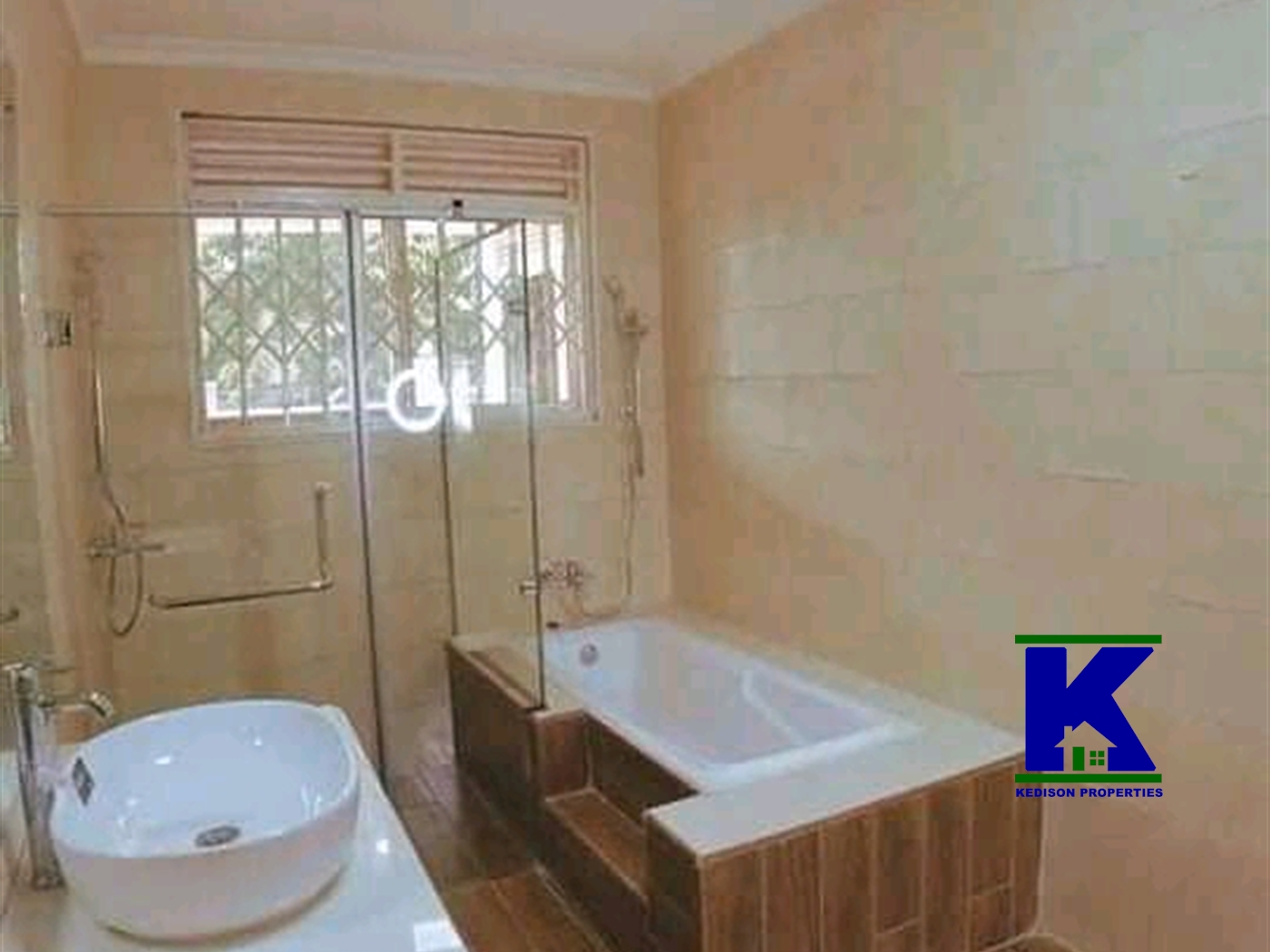 Apartment for sale in Kiwaatule Kampala