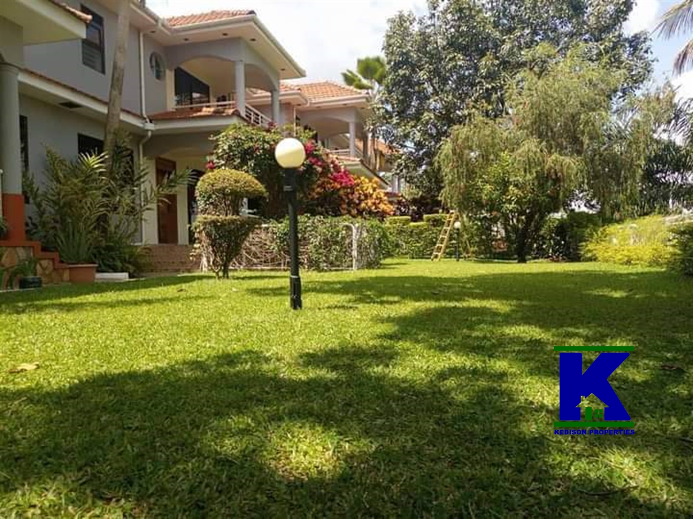 Duplex for rent in Mutungo Kampala