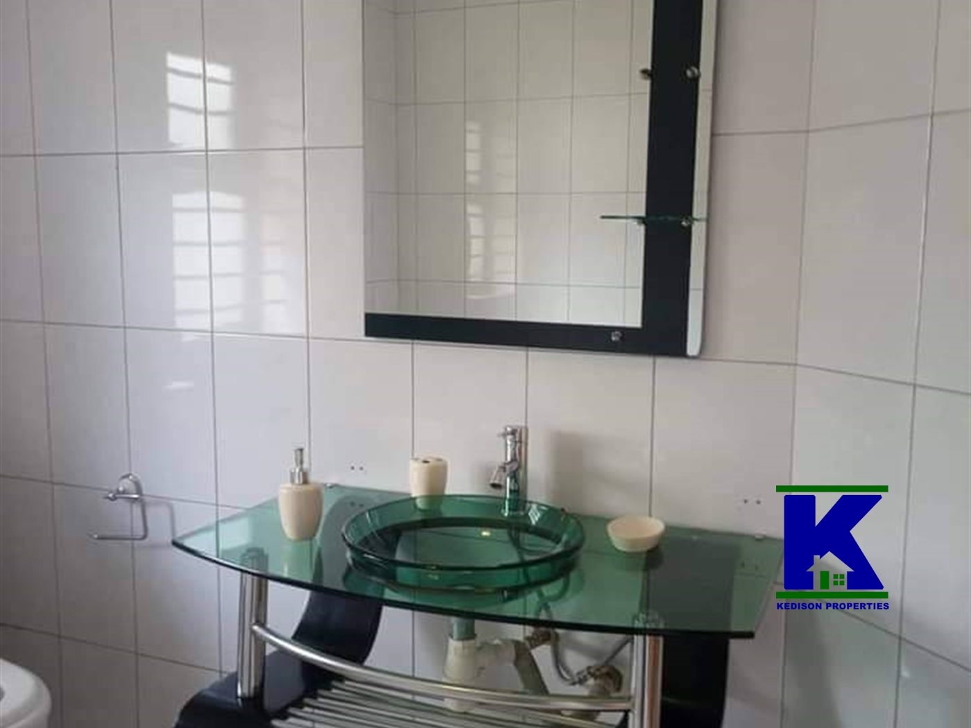 Duplex for rent in Mutungo Kampala