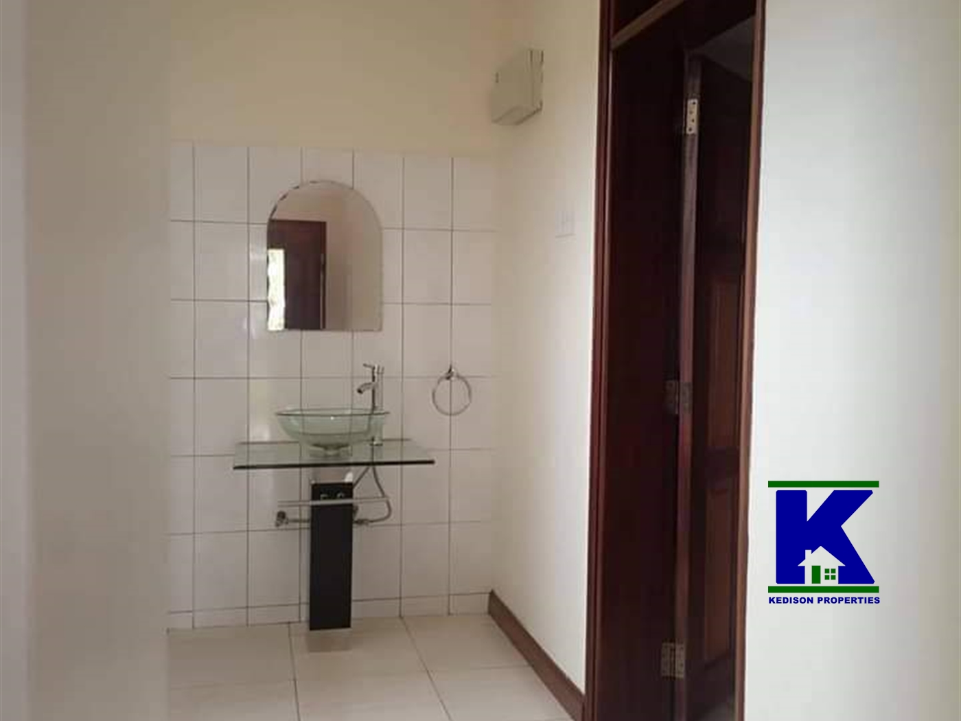 Duplex for rent in Mutungo Kampala