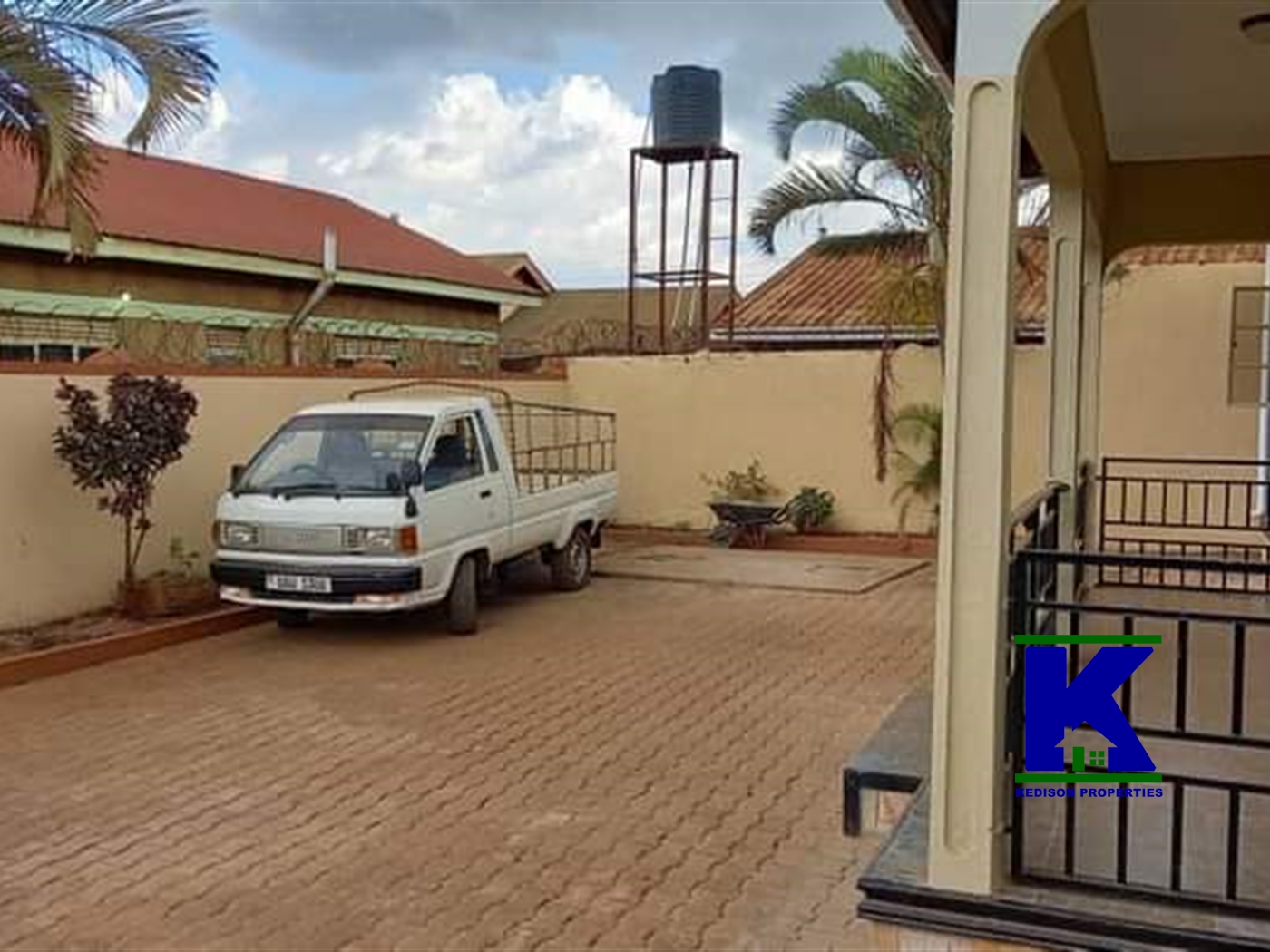 Bungalow for rent in Mutungo Kampala