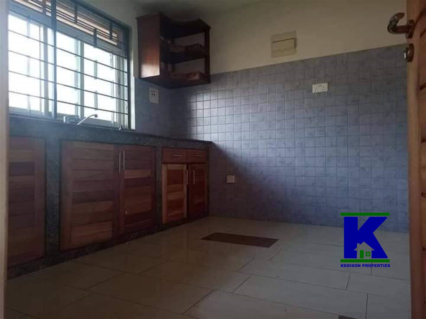 Duplex for rent in Mutungo Kampala