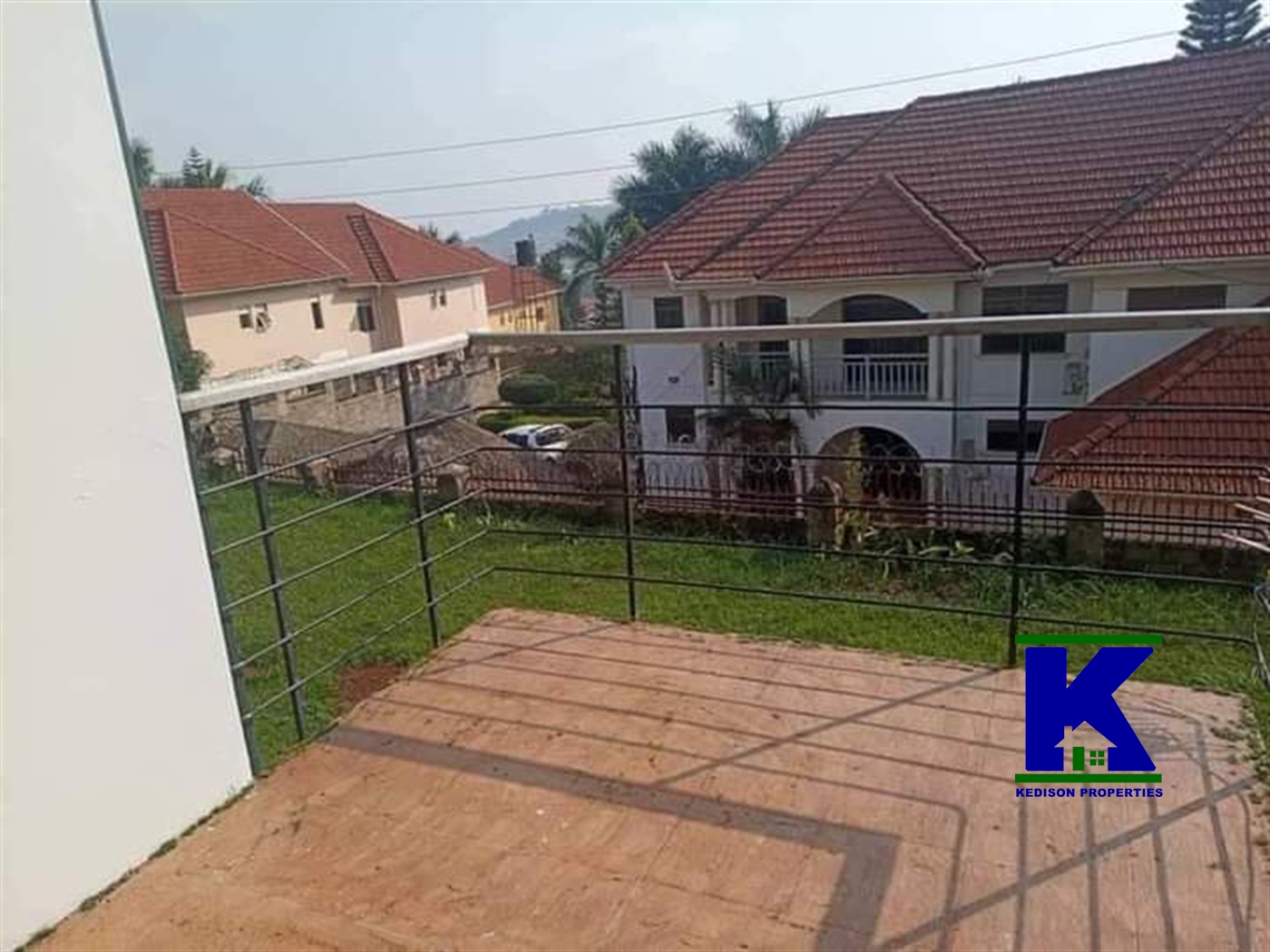 Duplex for rent in Mutungo Kampala