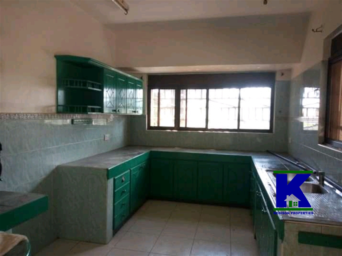 Bungalow for rent in Bugoloobi Kampala