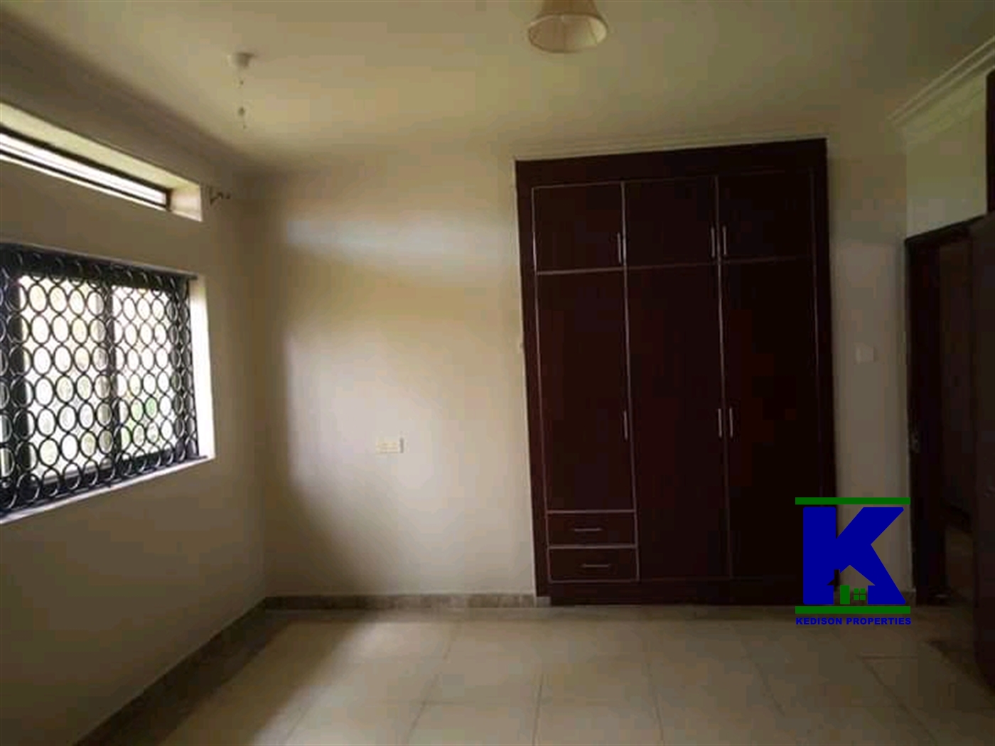 Bungalow for rent in Bugoloobi Kampala