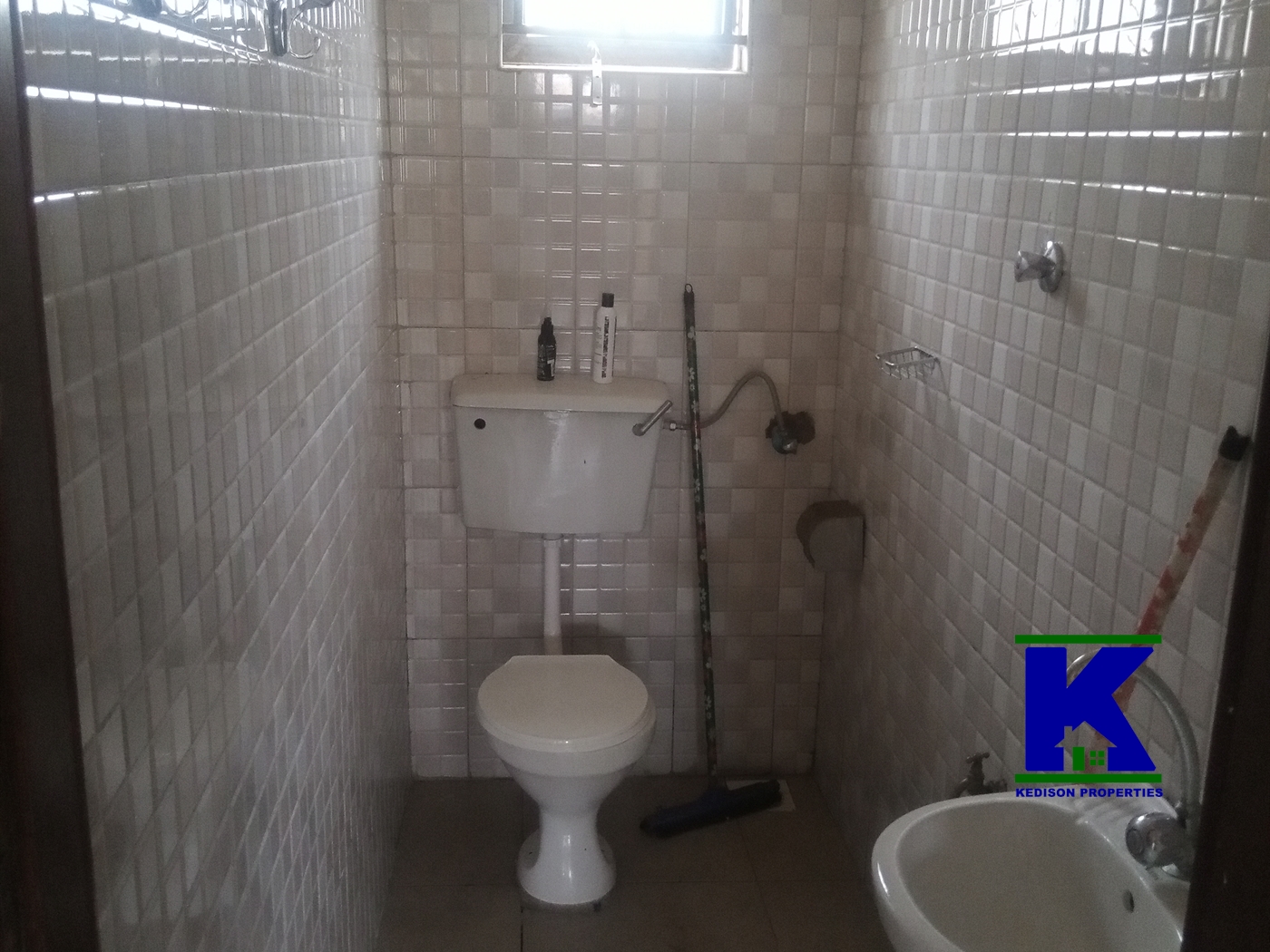 Semi Detached for rent in Mutungo Kampala