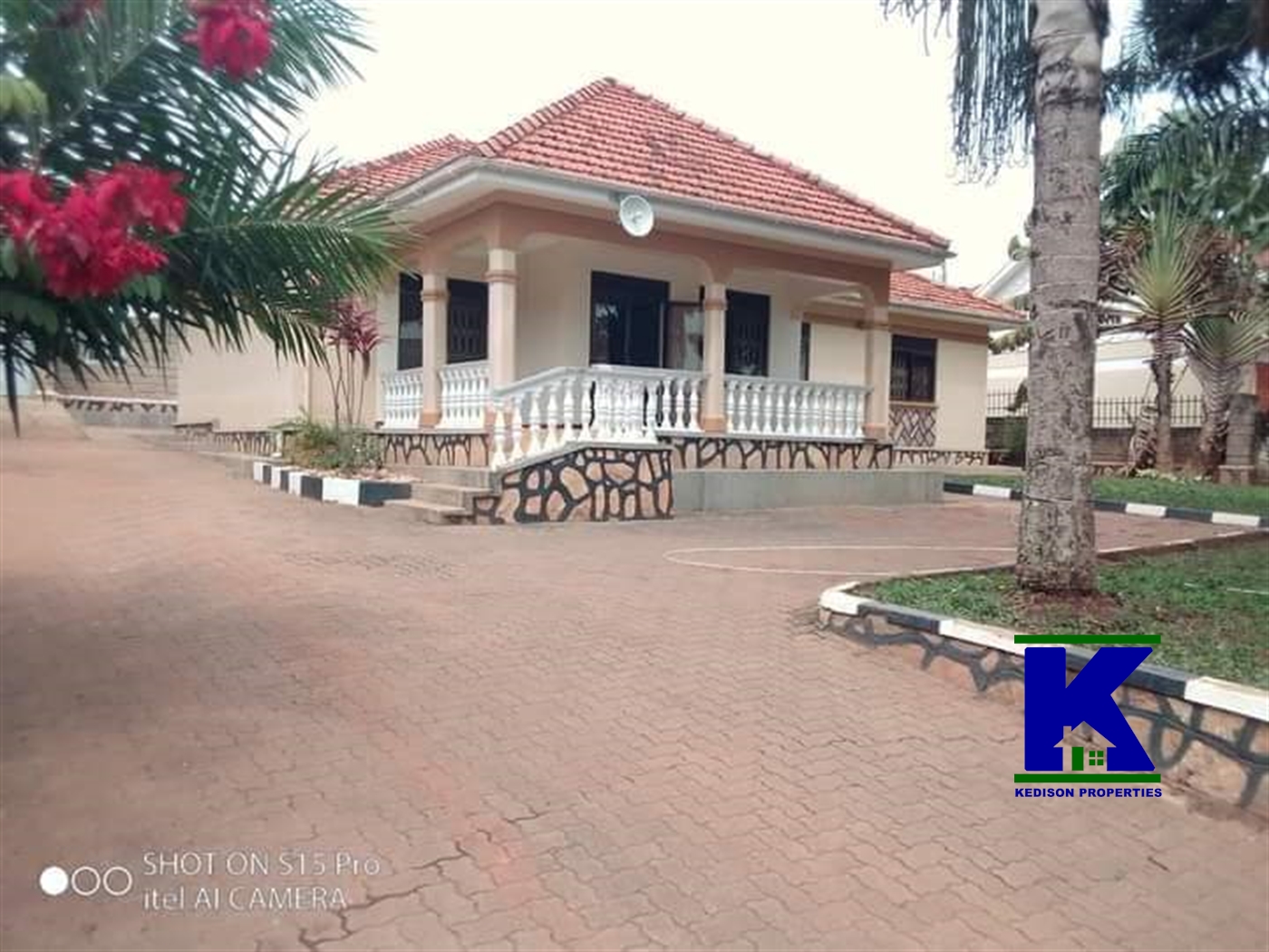 Bungalow for rent in Kiwaatule Kampala