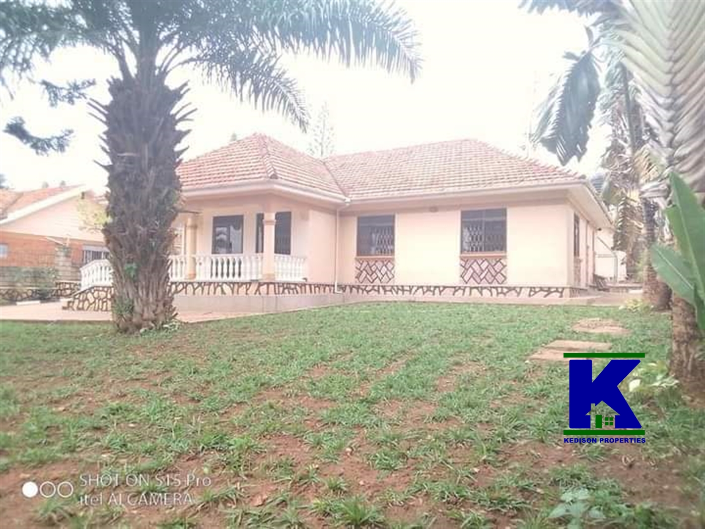 Bungalow for rent in Kiwaatule Kampala