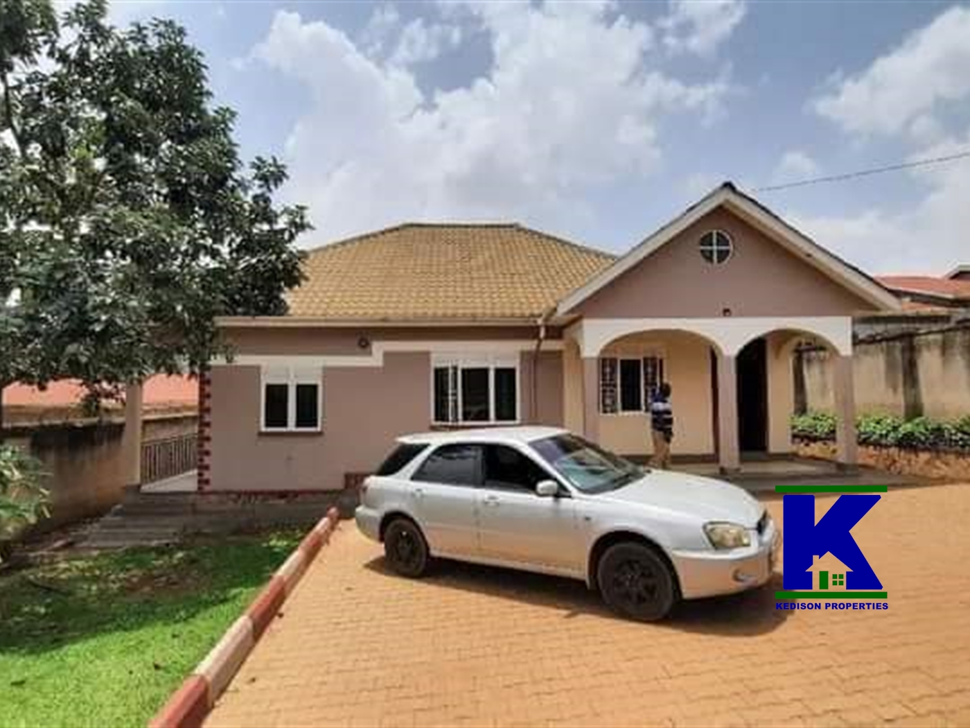 Bungalow for rent in Kisaasi Kampala