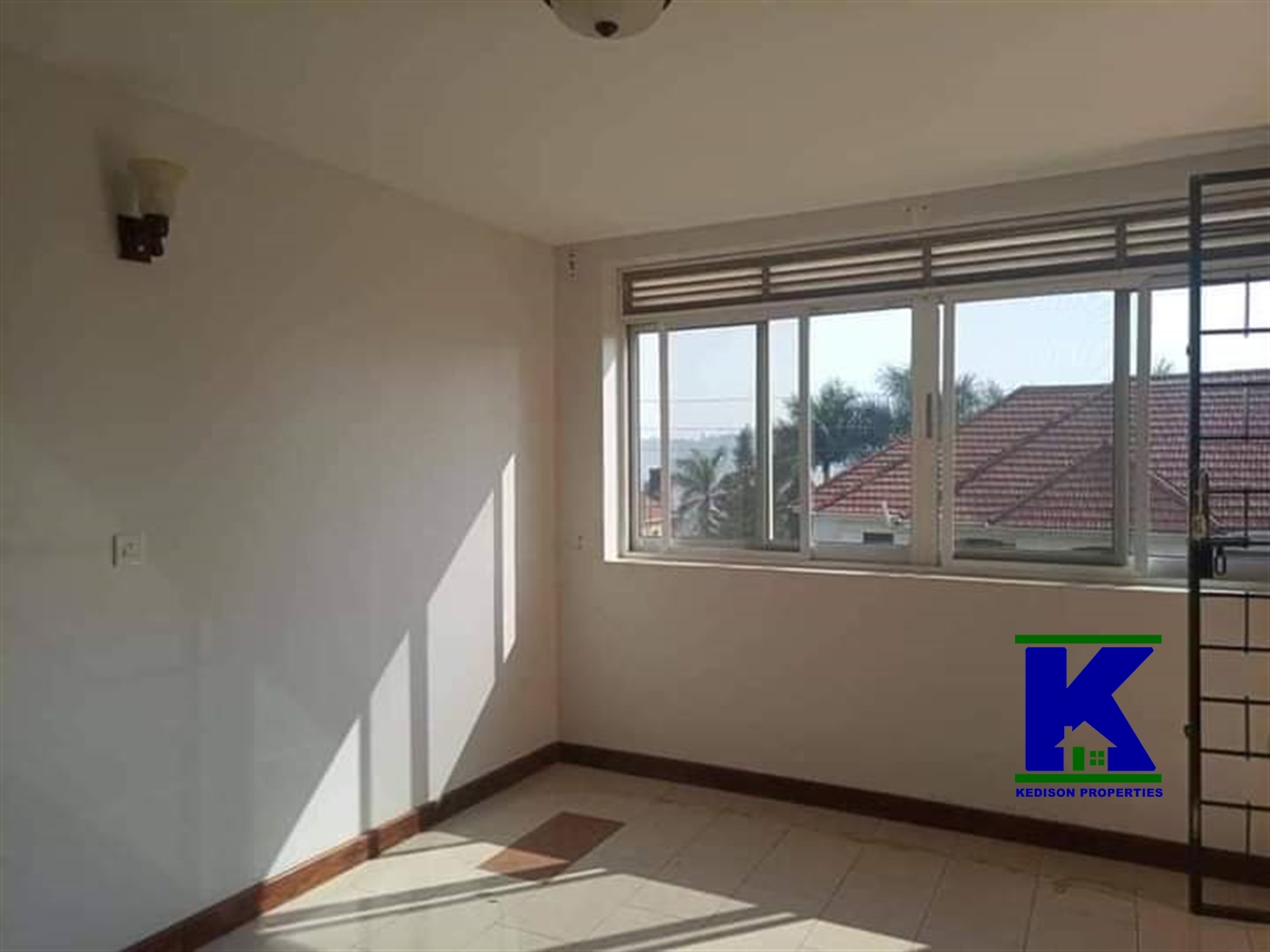 Duplex for rent in Mutungo Kampala