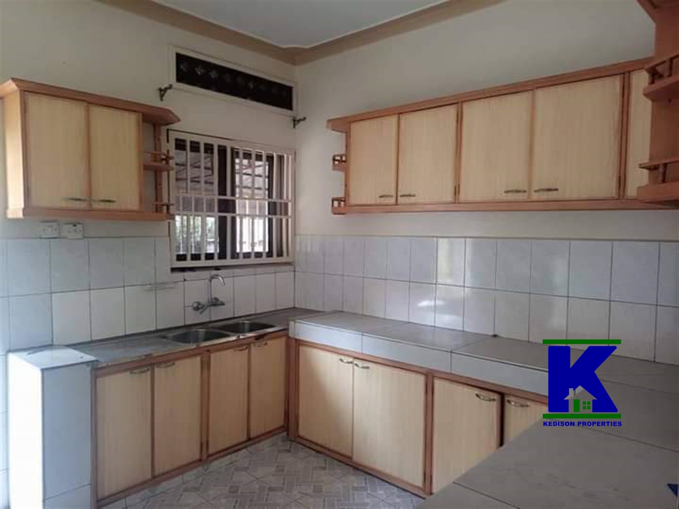 Bungalow for rent in Mutungo Kampala