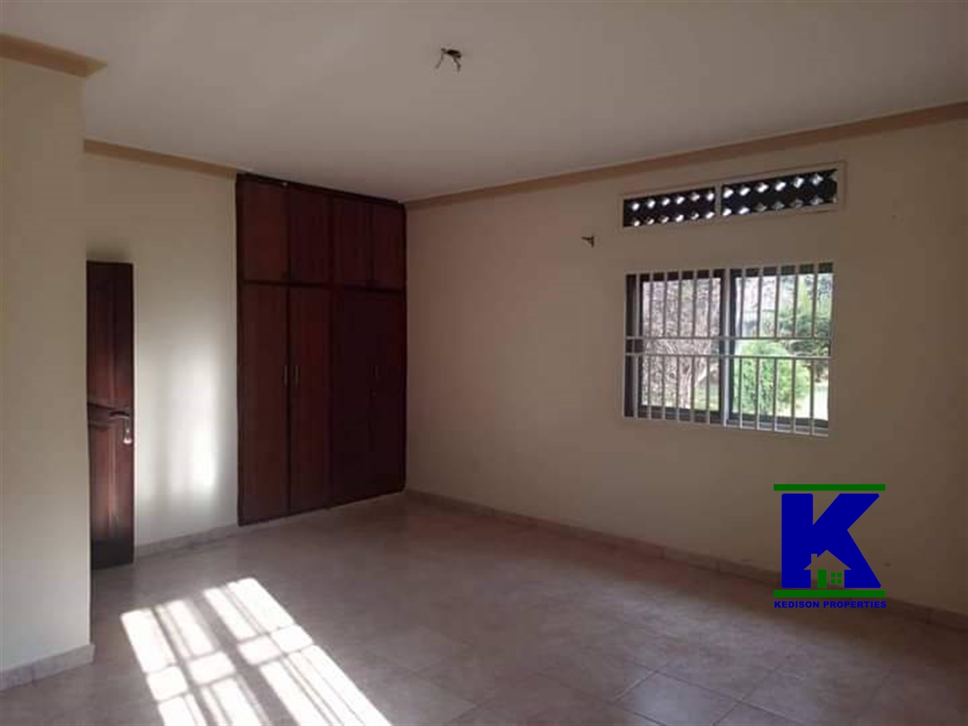 Bungalow for rent in Mutungo Kampala