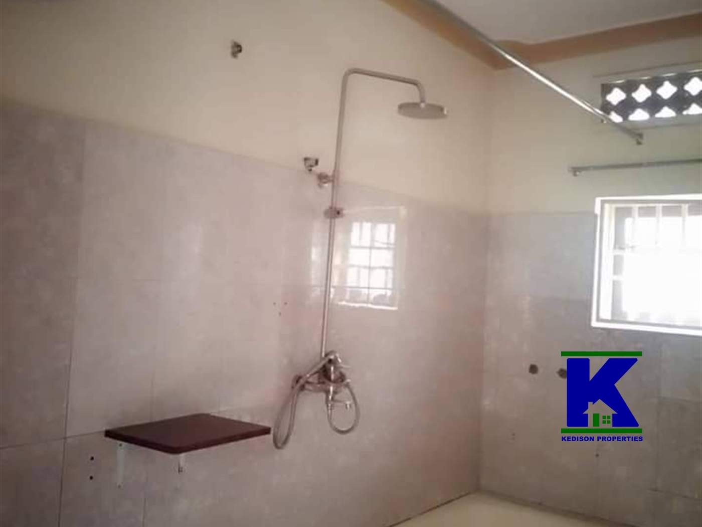 Bungalow for rent in Mutungo Kampala