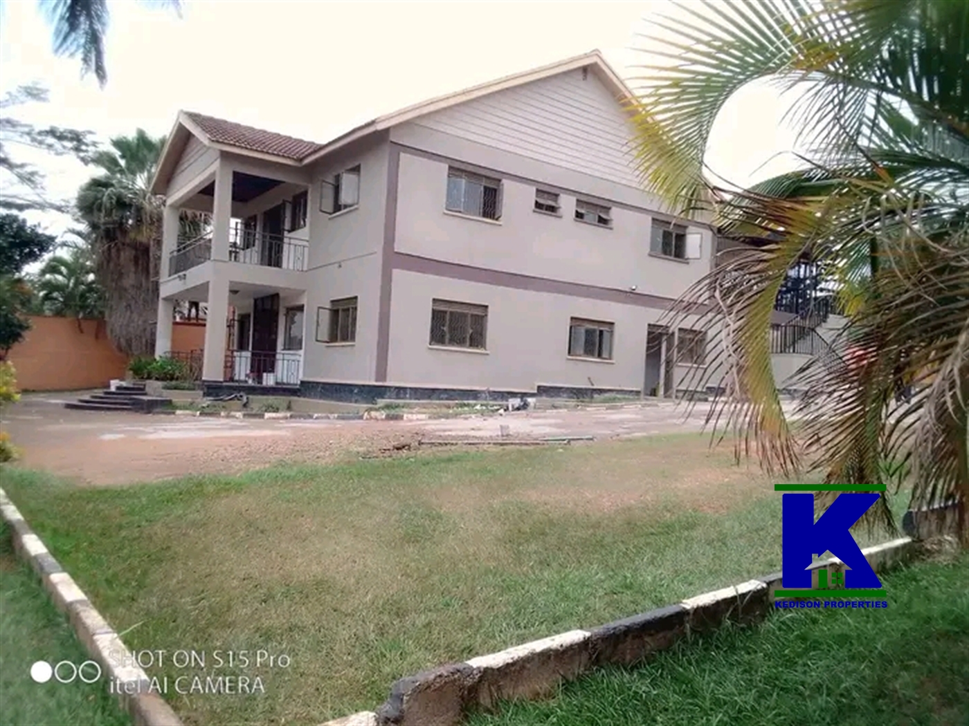 Storeyed house for rent in Bugoloobi Kampala