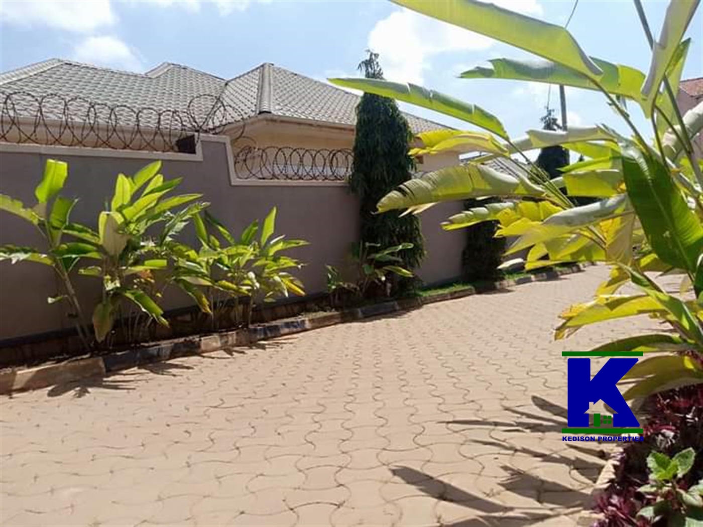 Bungalow for rent in Kirinya Wakiso