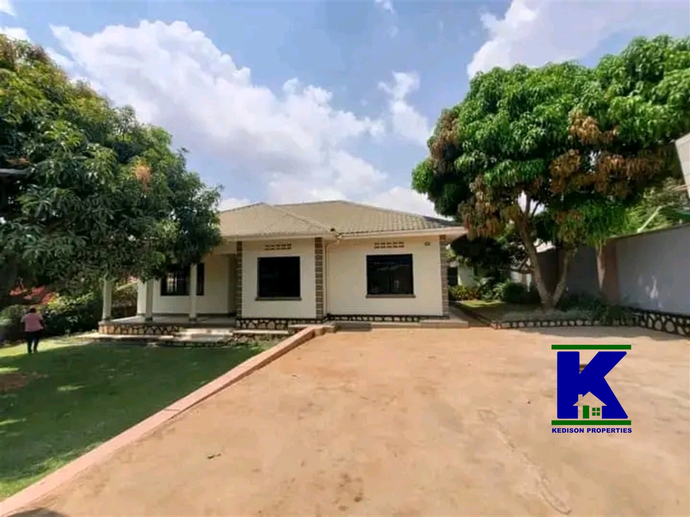 Bungalow for rent in Muyenga Kampala