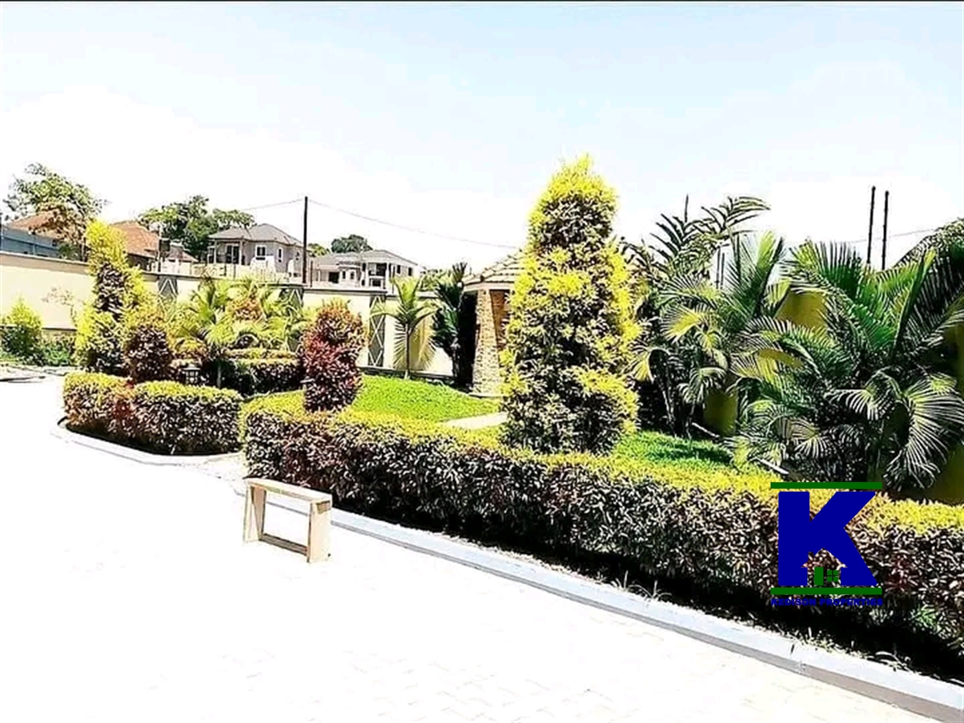 Mansion for sale in Kira Wakiso
