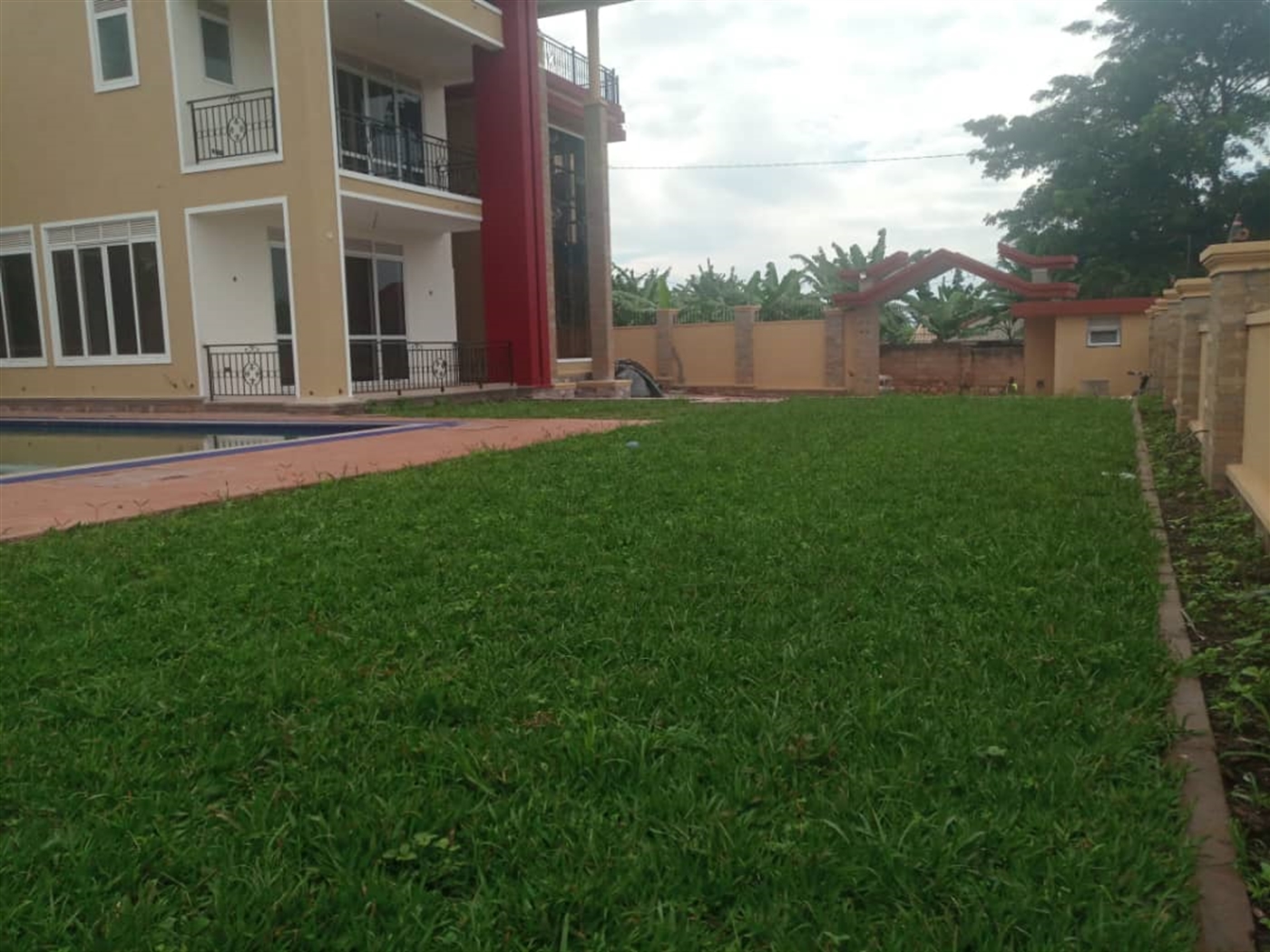 Storeyed house for sale in Munyonyo Kampala