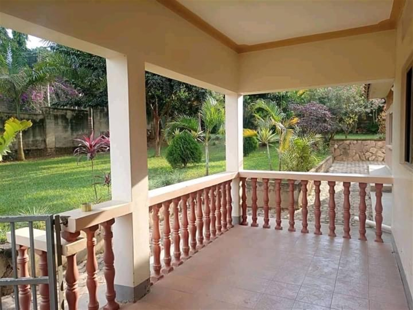 Bungalow for rent in Mutungo Kampala