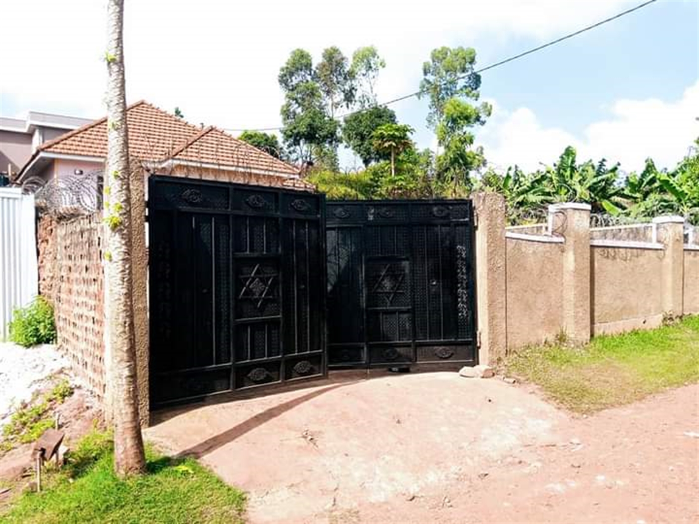 Bungalow for sale in Bwebajja Wakiso