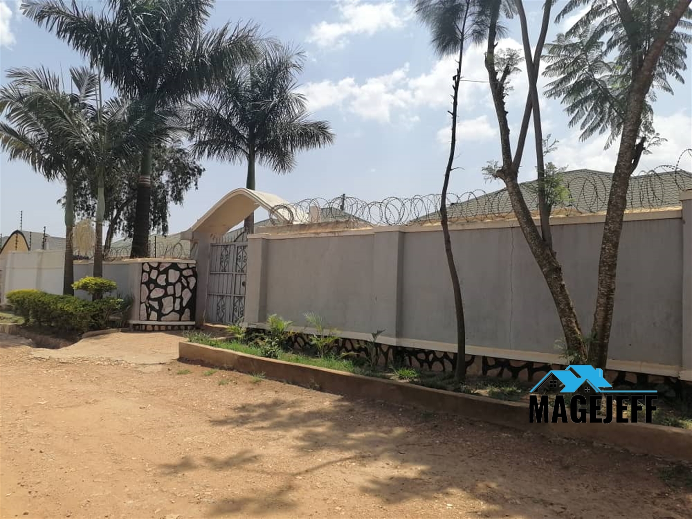 Bungalow for rent in Kulambilo Kampala