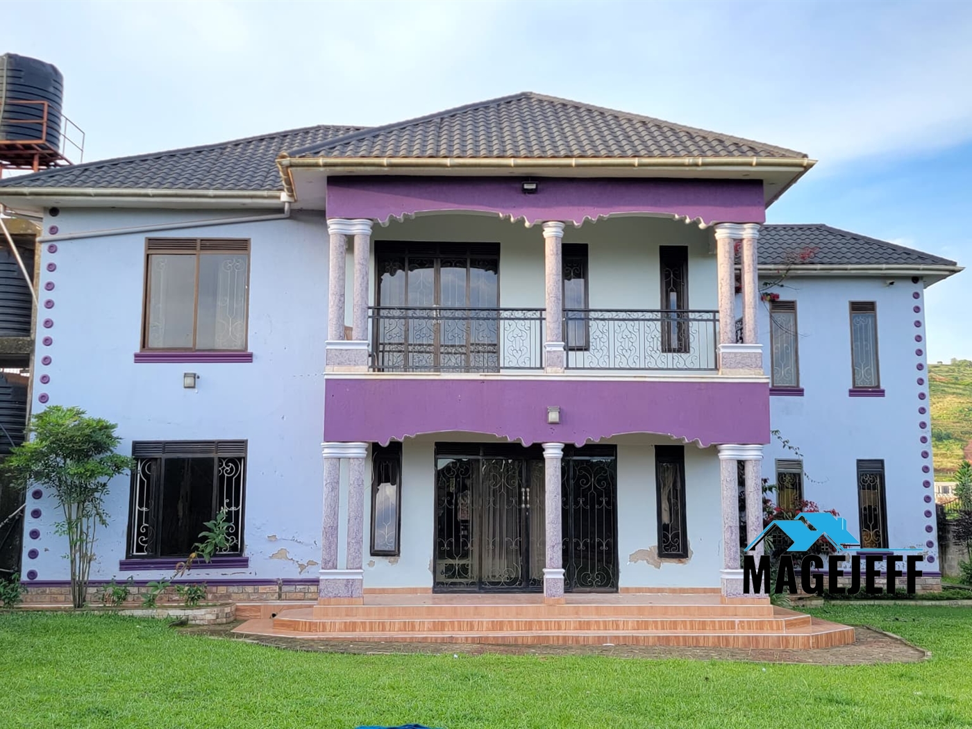 Storeyed house for sale in Kitendekitovu Wakiso