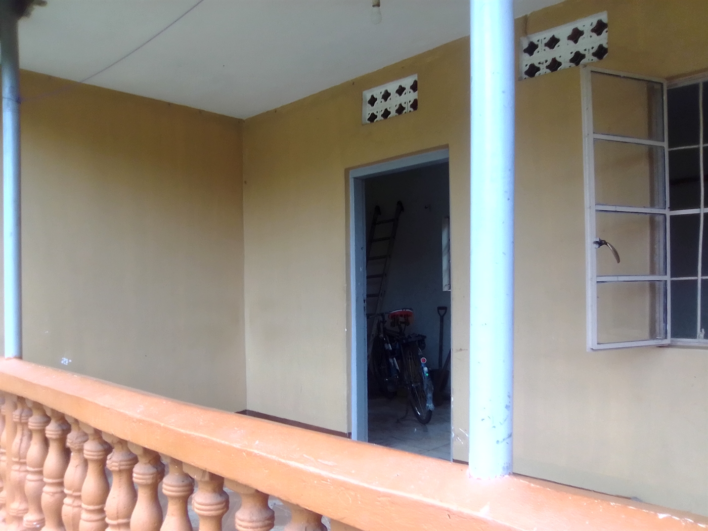 Bungalow for sale in Seniorquarter Mbaale