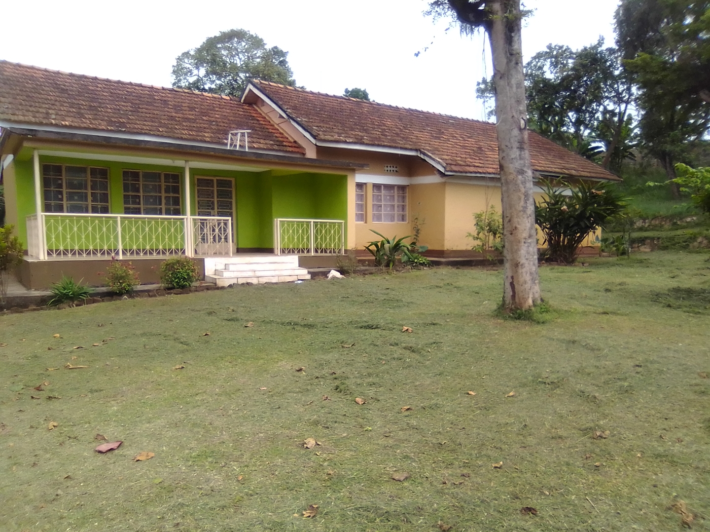 Bungalow for sale in Seniorquarter Mbaale