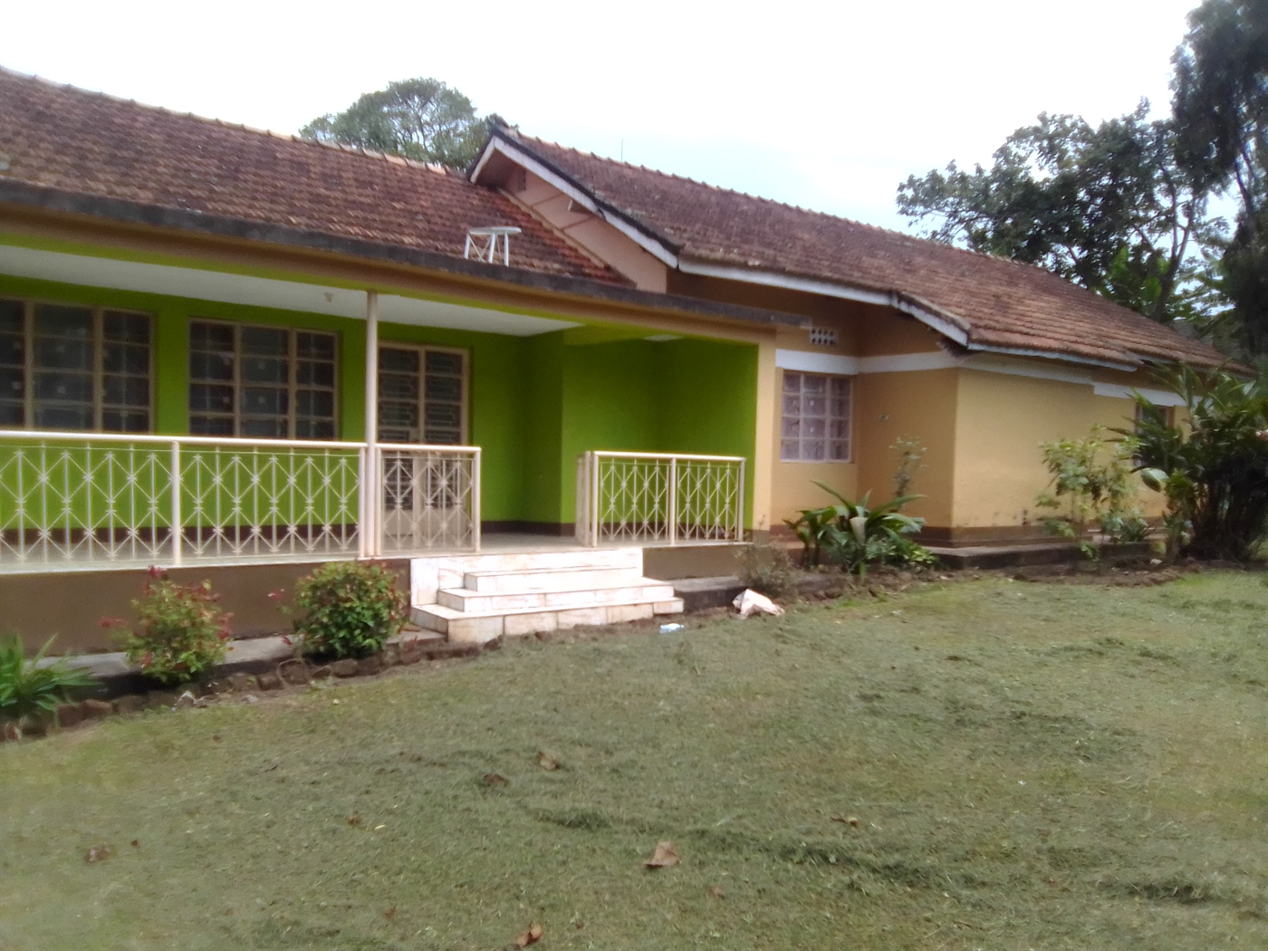 Bungalow for sale in Seniorquarter Mbaale