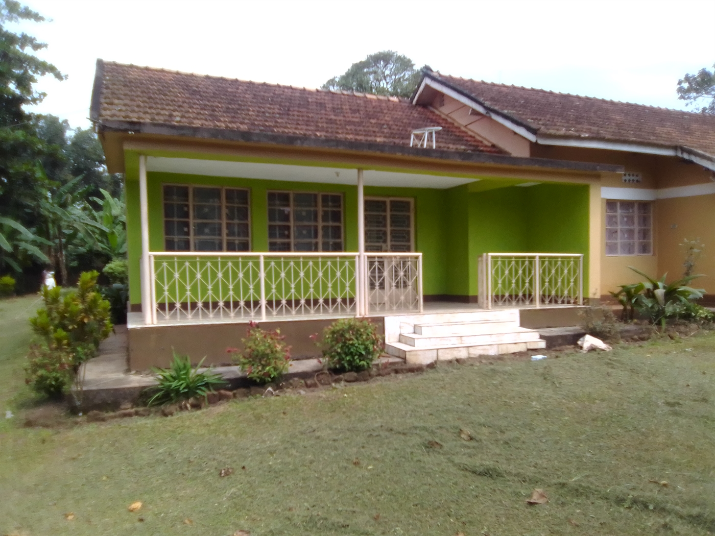 Bungalow for sale in Seniorquarter Mbaale