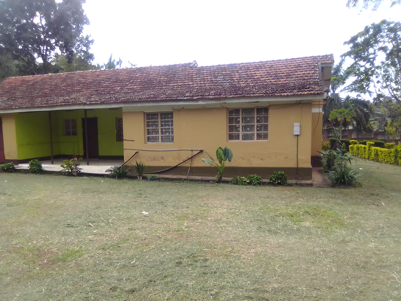 Bungalow for sale in Seniorquarter Mbaale