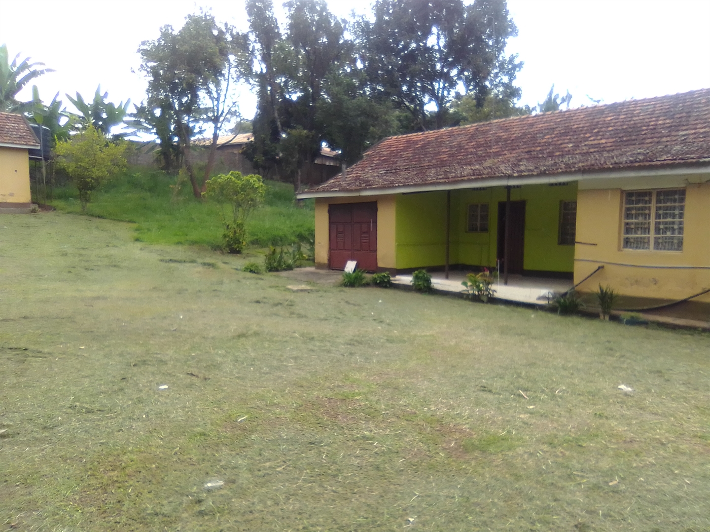 Bungalow for sale in Seniorquarter Mbaale