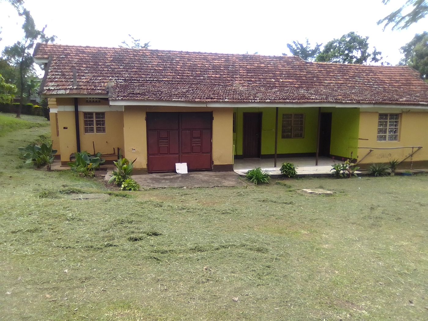 Bungalow for sale in Seniorquarter Mbaale