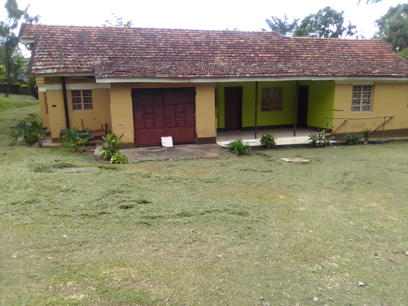 Bungalow for sale in Seniorquarter Mbaale