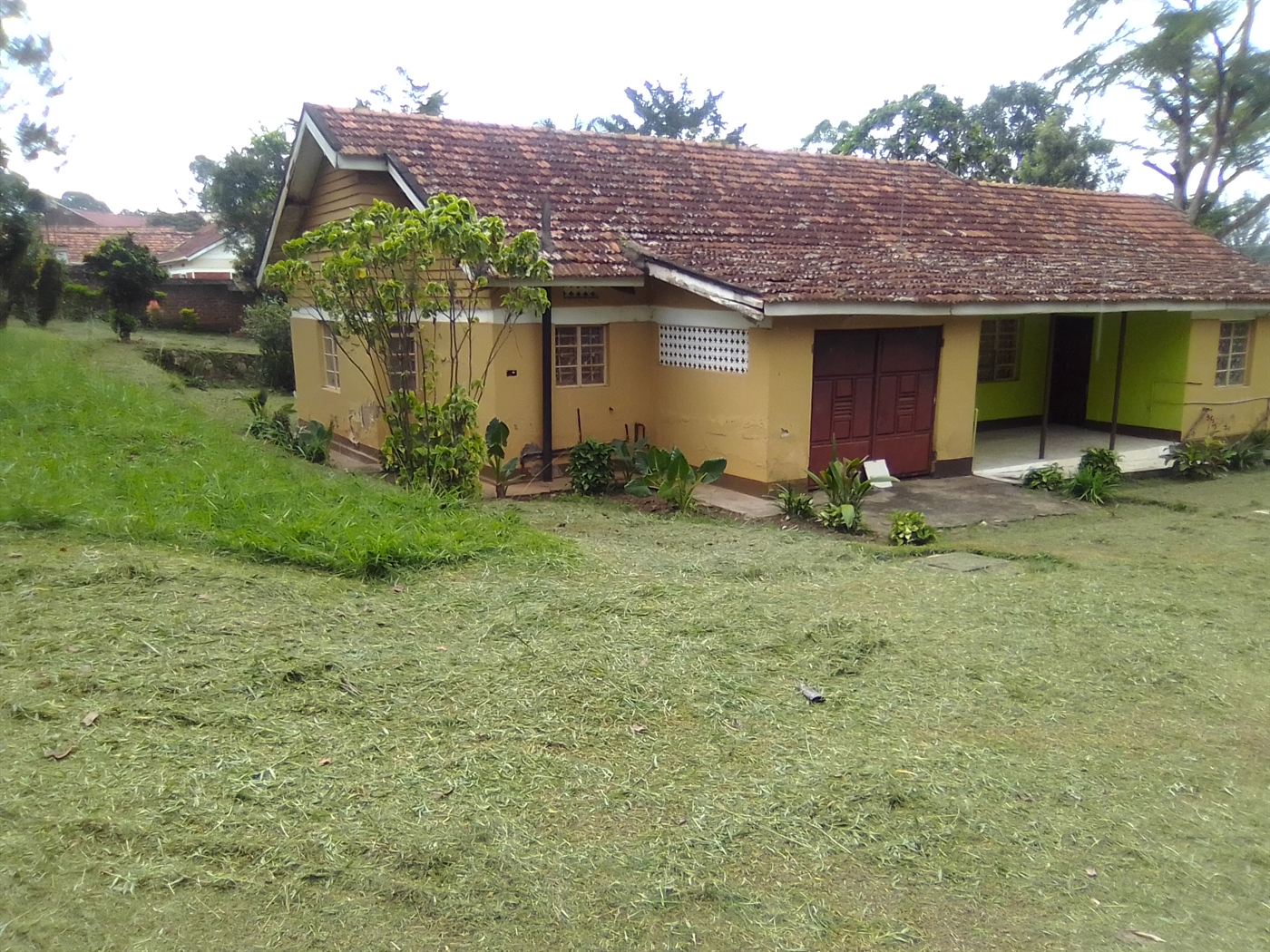 Bungalow for sale in Seniorquarter Mbaale