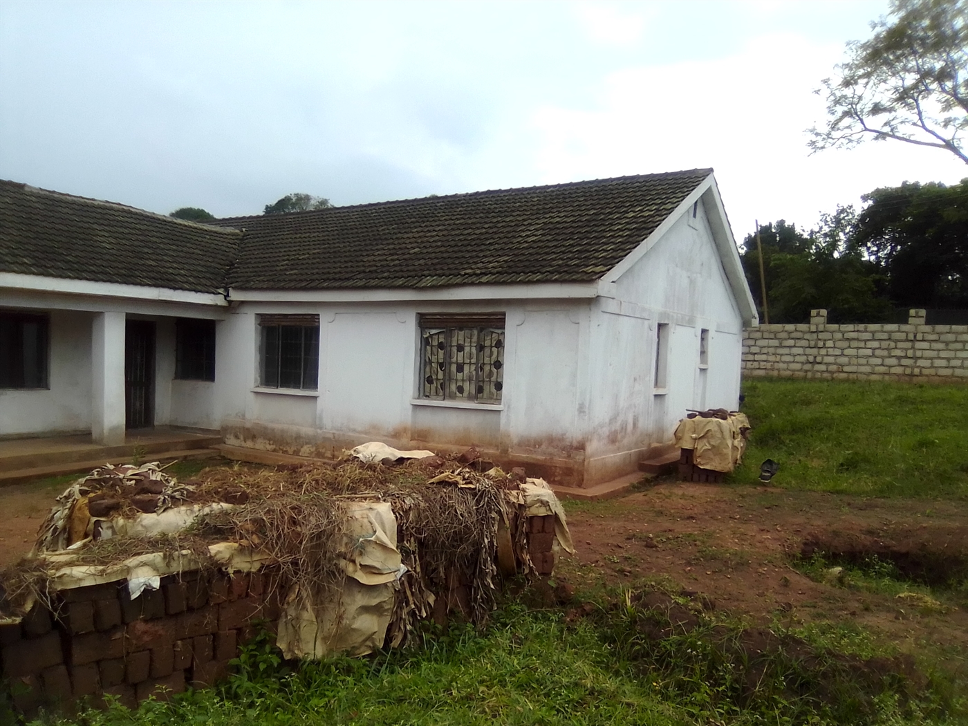 Bungalow for sale in Seniorquarter Mbaale