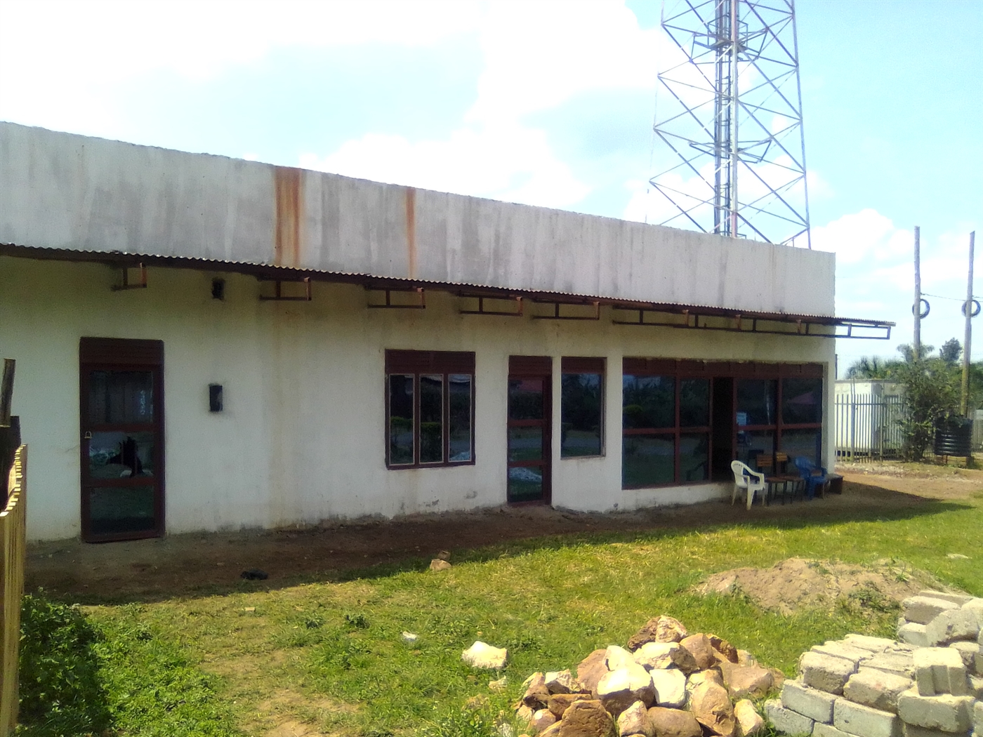 Commercial block for rent in Seniorquarter Mbaale