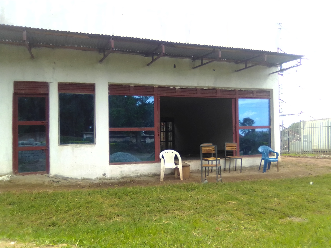 Commercial block for rent in Seniorquarter Mbaale