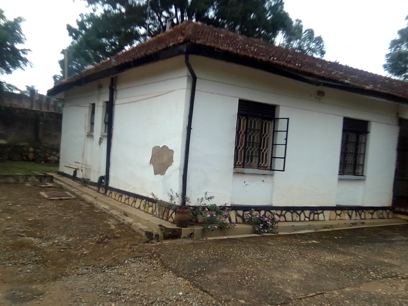 Bungalow for rent in Seniorquarter Mbaale