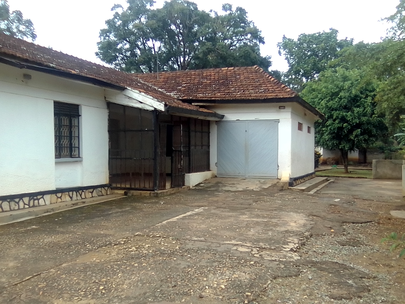 Bungalow for rent in Seniorquarter Mbaale