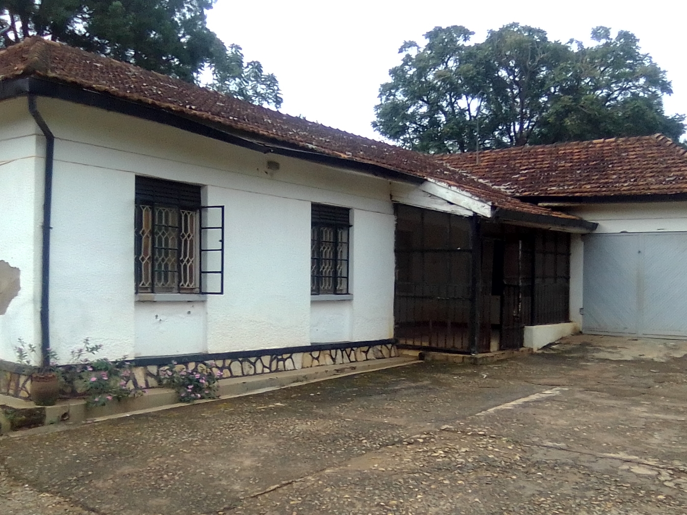 Bungalow for rent in Seniorquarter Mbaale