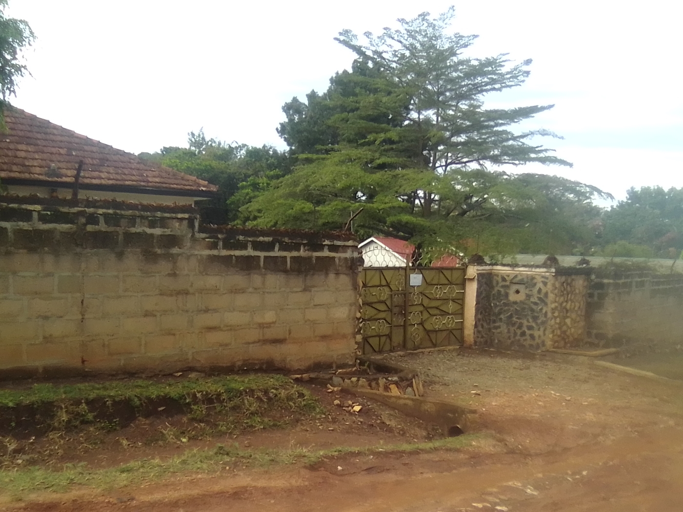 Bungalow for rent in Seniorquarter Mbaale