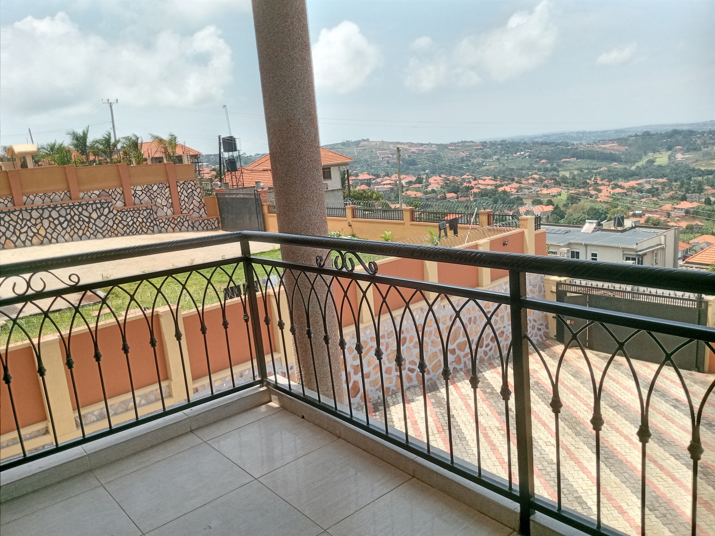 Mansion for sale in Bwebajja Wakiso