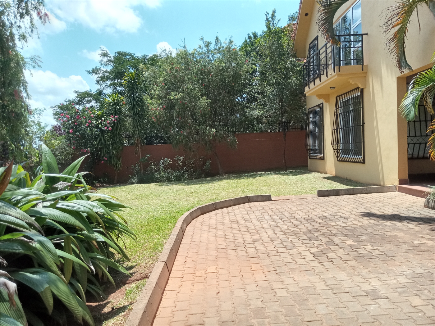 Duplex for rent in Lubowa Kampala