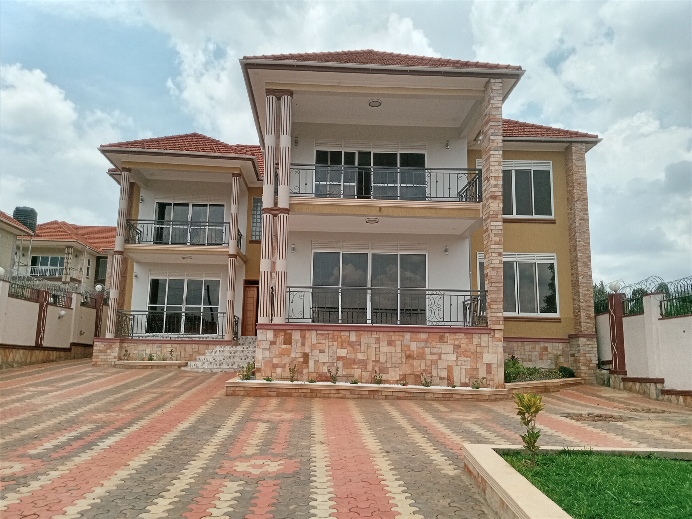 Mansion for sale in Kitende Wakiso